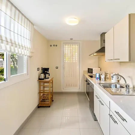 Apartment Stunning In With Wifi Estepona